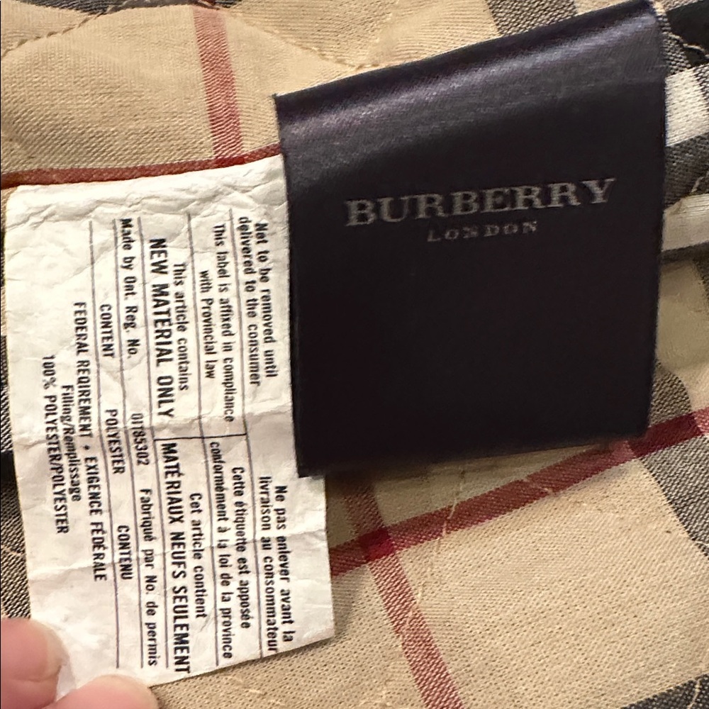 Burberry black coat with plaid quilted removable Interior - Picture 13 of 16